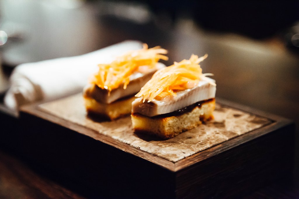 Brioche—klåva herring, black pepper, chives, pickled shallots and carrot